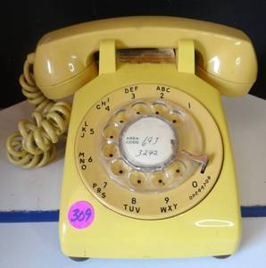 lot 309 image: VINTAGE ITT TABLETOP DIAL TELEPHONE - SUN YELLOW