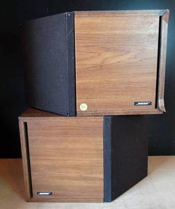 lot 313 image: Vintage Bose 2.2 Series II DirectReflecting Bookshelf