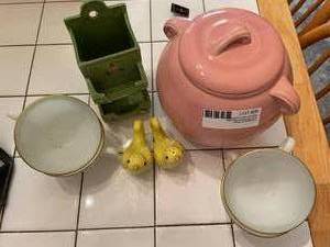 lot 28 image: MC Pyrex cupsUSA pottery jar, novelty ceramic pcs.
