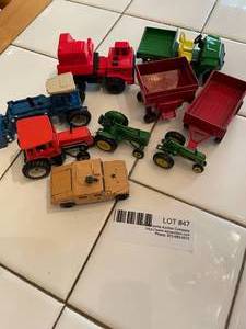lot 47 image: Toy miniature Die Cast Vehicles, Trucks, and Tractors