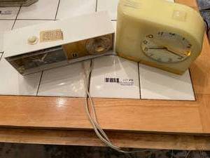 lot 76 image: Vintage alarm clock wheated blanket control- Repo of vintage Moon Beam clock