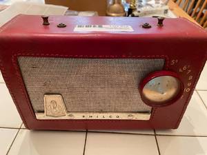 lot 79 image: Vintage Philco AM Radio with protective leather case