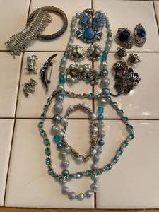 lot 119 image: vintage costume jewelry in blue hues - cufflinks, pins, earrings...