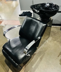 lot 14 image: Black Shampoo Back Wash Station  Bowl