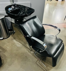lot 17 image: Black Shampoo Back Wash Station  Bowl