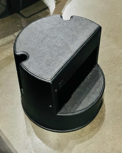 lot 21 image: Black Plastic Stepping Stool