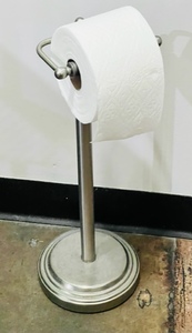 lot 31 image: Metal Toliet Paper Holder
