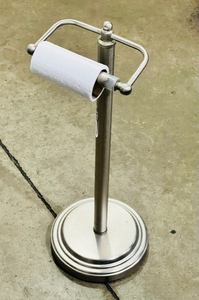 lot 32 image: Metal Toliet Paper Holder