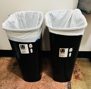 lot 33 image: Lot of 2 Small 8 Gallon Plastic Trash Can