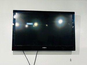 lot 40 image: Insignia 36 TV (no remote)