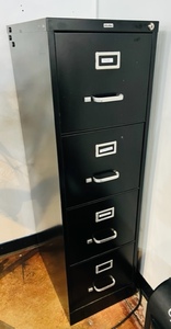 lot 60 image: 4 Drawer Filing Cabinet