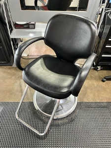lot 81 image: Black Hair Stylist Chair