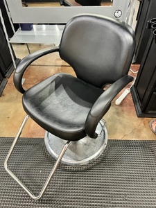 lot 90 image: Black Hair Stylist Chair