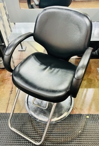 lot 103 image: Black Hair Stylist Chair