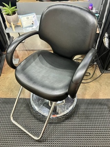 lot 106 image: Black Hair Stylist Chair