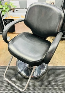 lot 109 image: Black Hair Stylist Chair