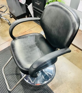 lot 114 image: Black Hair Stylist Chair