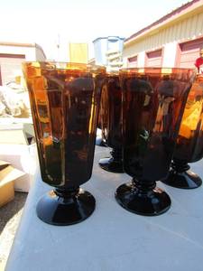 lot 36 image: 8 milk shake glasses