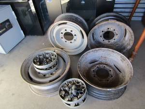 lot 53 image: 8 lug Chevy rims-cap and lugs 16s 4 total