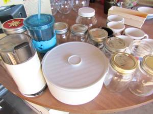 lot 66 image: Tortilla warmer, coffeemugs, mason jars, electric chopper