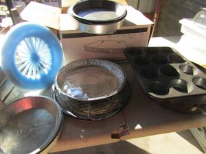 lot 71 image: Pans- muffin, pie, and sauce plus sheets (cookie and pizza)