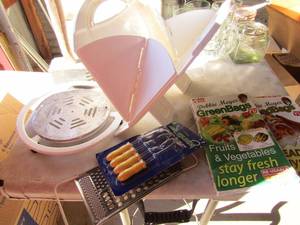 lot 73 image: Corn on the cob holder, cheese grater, veggie and bread bags Collapsible dish drain and meat tenderizer