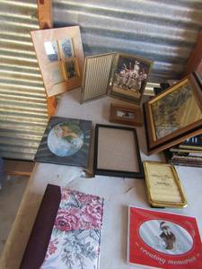 lot 75 image: 3D farm art 10x93x5 brass frame, Umbra art frame 1x2 NEW Photo album and more