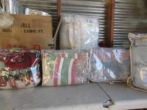 lot 82 image: Assorted blankets and throws