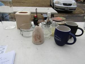 lot 93 image: Covered cannister, 2 mugs, owl bell, tissue holder and more