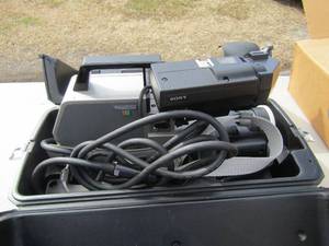 lot 106 image: Triricon ony Video Camera HVC-2400 all equipment in case