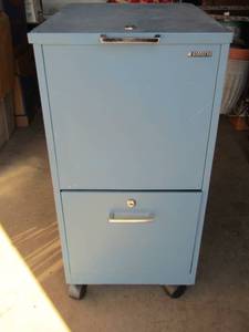 lot 113 image: 2 drawer file cabinet on wheels top lifts up