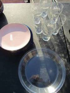 lot 136 image: 6 Coke glasses, 7 blue glass saucers 1 Pyrex pie plate, 1 pink Hakrnore Stonewear saucers
