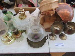lot 145 image: Dcor lot- Statues, bottles and lantern lights