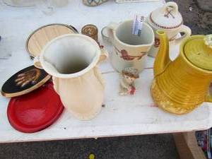 lot 158 image: Yellow tea pot, white vase, Sky Ranch sugar creamer 4 little dcor plates