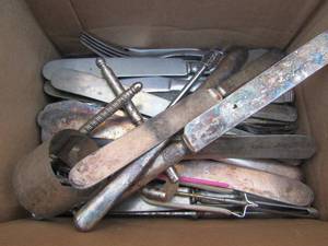 lot 162 image: Box of assorted flatwear Copco yellow salad bowl