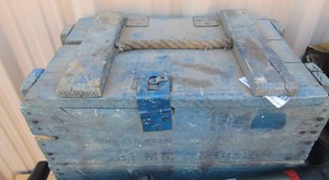lot 170 image: VINTAGE 61MM MORTAR MILITARY AMMUNITION BOX