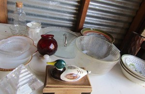 lot 194 image: Kitchen lot- bowl, pan lids, coffee cups, much more