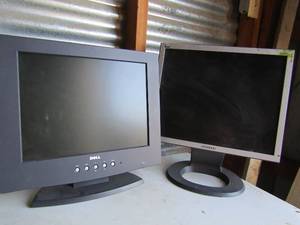 lot 197 image: Yundai computer screen no plugs available & dell computer screen desktop with plug