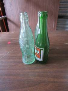 lot 233 image: 3 glass coke bottles and 1 glass 7Up bottle