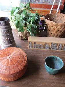 lot 238 image: 3 wicker baskets, 14 table decor,  green planter and 7 piece IMAGINE
