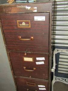 lot 239 image: Shaw Walker 4 drawer filing cabinet 52x14x27