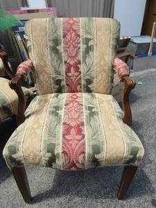 lot 243 image: EXECUTIVE OFFICE CHAIRS - TAN, GREEN & RED with arms  34x25x25  QTY 6