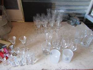 lot 283 image: Clear glass lot of drink glasses, beer mugs , wine and shot glasses