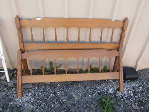 lot 288 image: Twin size headboard footboard wood HB 37x55 FB 26x55
