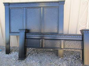 lot 290 image: King size black HB & FB well used