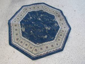 lot 316 image: Rugs- oval blue 46  floral 93x65