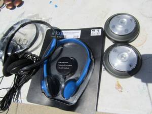 lot 319 image: InHome computer headset with microphone  X 3   little click desk lights battery operated