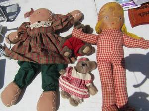 lot 326 image: Vintage bears, raggedy Ann & ginger bread man