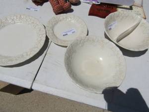 lot 327 image: MetLox  dishes- 1 of each saucer, dinner plate, salad bowl and divided