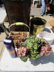 lot 345 image: 19x 13 metal trash can, gold bathroom trash can and wicker baskets